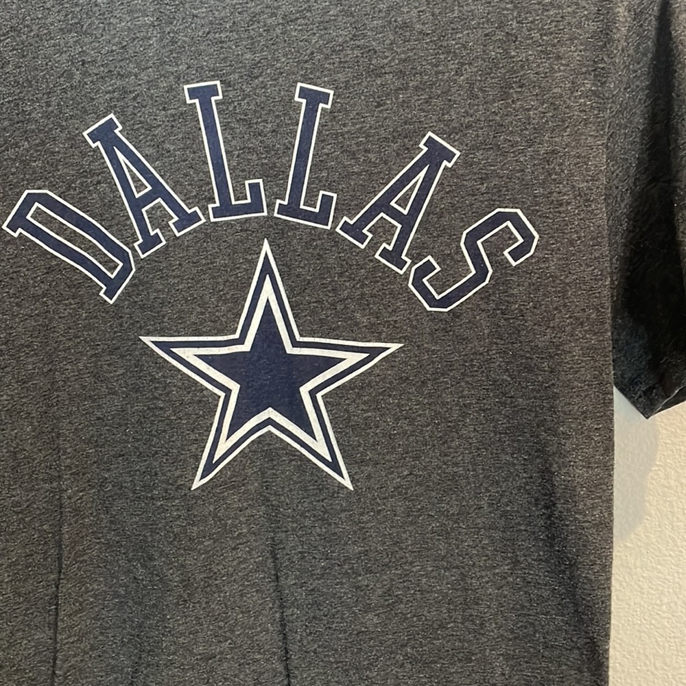 Dallas Cowboys Authentic youth size XL (14-16) short sleeve T-shirt.